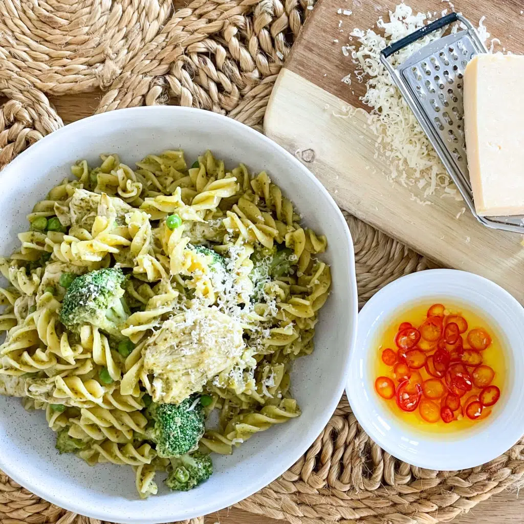 10 Minute Creamy Pesto Chicken Pasta